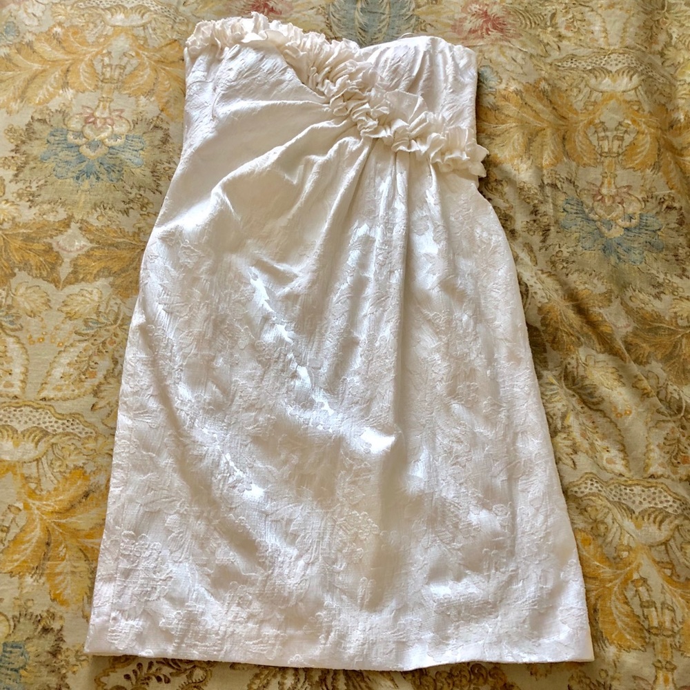 White strapless dress with gorgeous detail